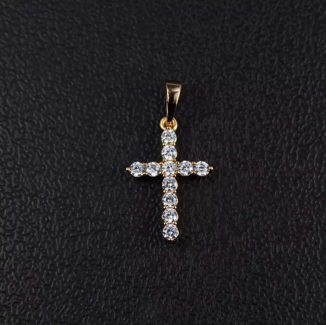 Collar dije de cruz con cristales pequeña para mujer en oro laminado 18k