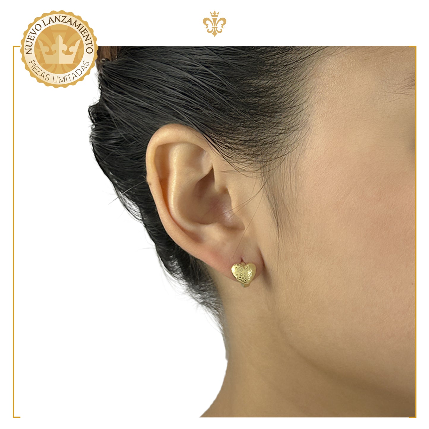 Aretes Huggies En Forma Corazón Satinados Oro Laminado 14k