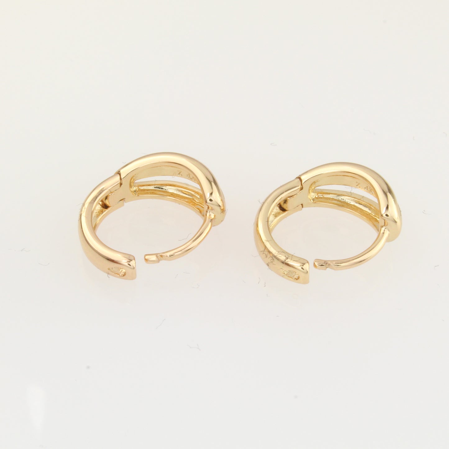 Aretes Arracadas Chicas Oro Laminado Huggies Lisas Mujer