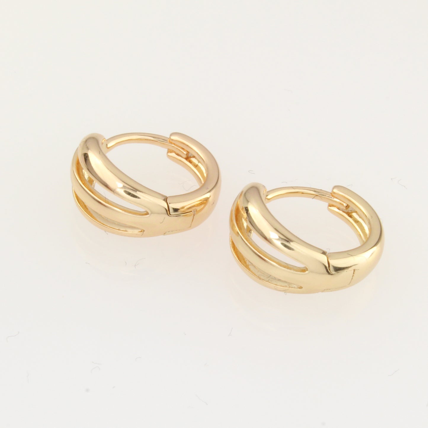 Aretes Arracadas Chicas Oro Laminado Huggies Lisas Mujer