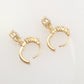 aretes huggies colgantes con cristales para mujer en oro laminado