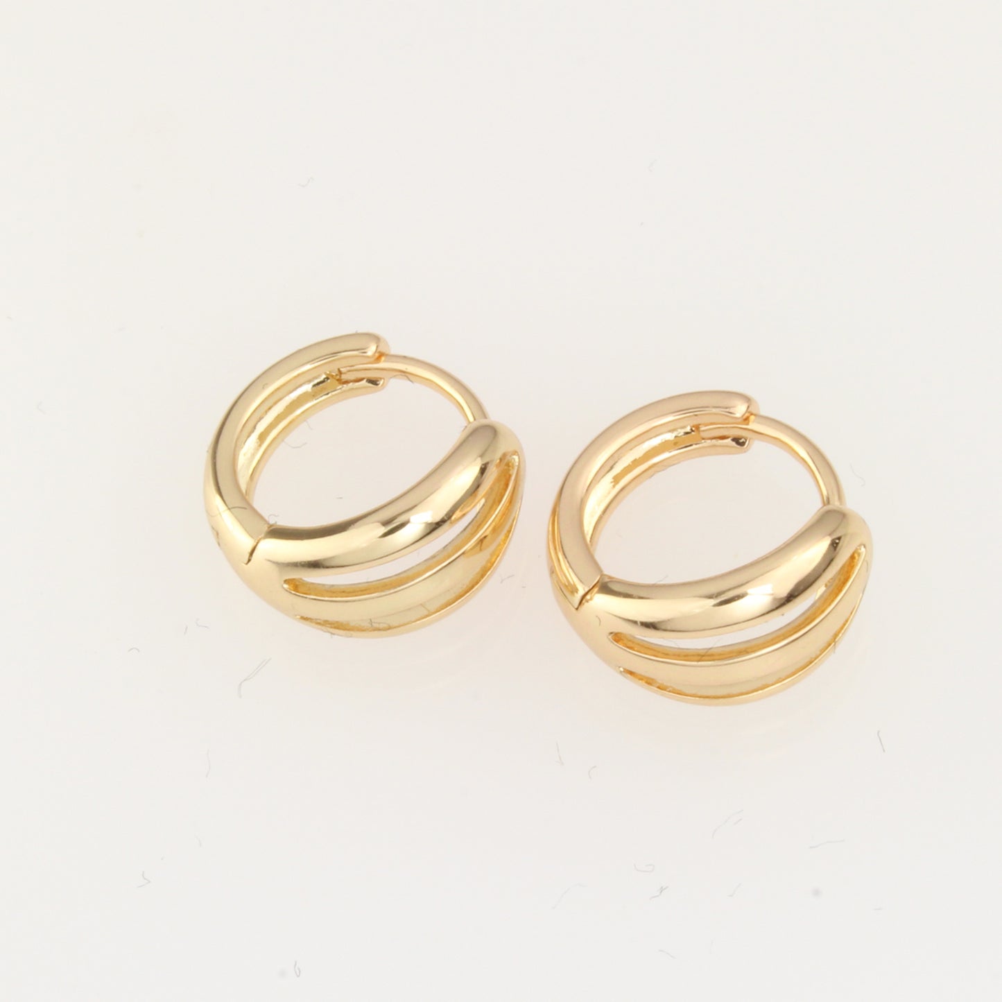 Aretes Arracadas Chicas Oro Laminado Huggies Lisas Mujer