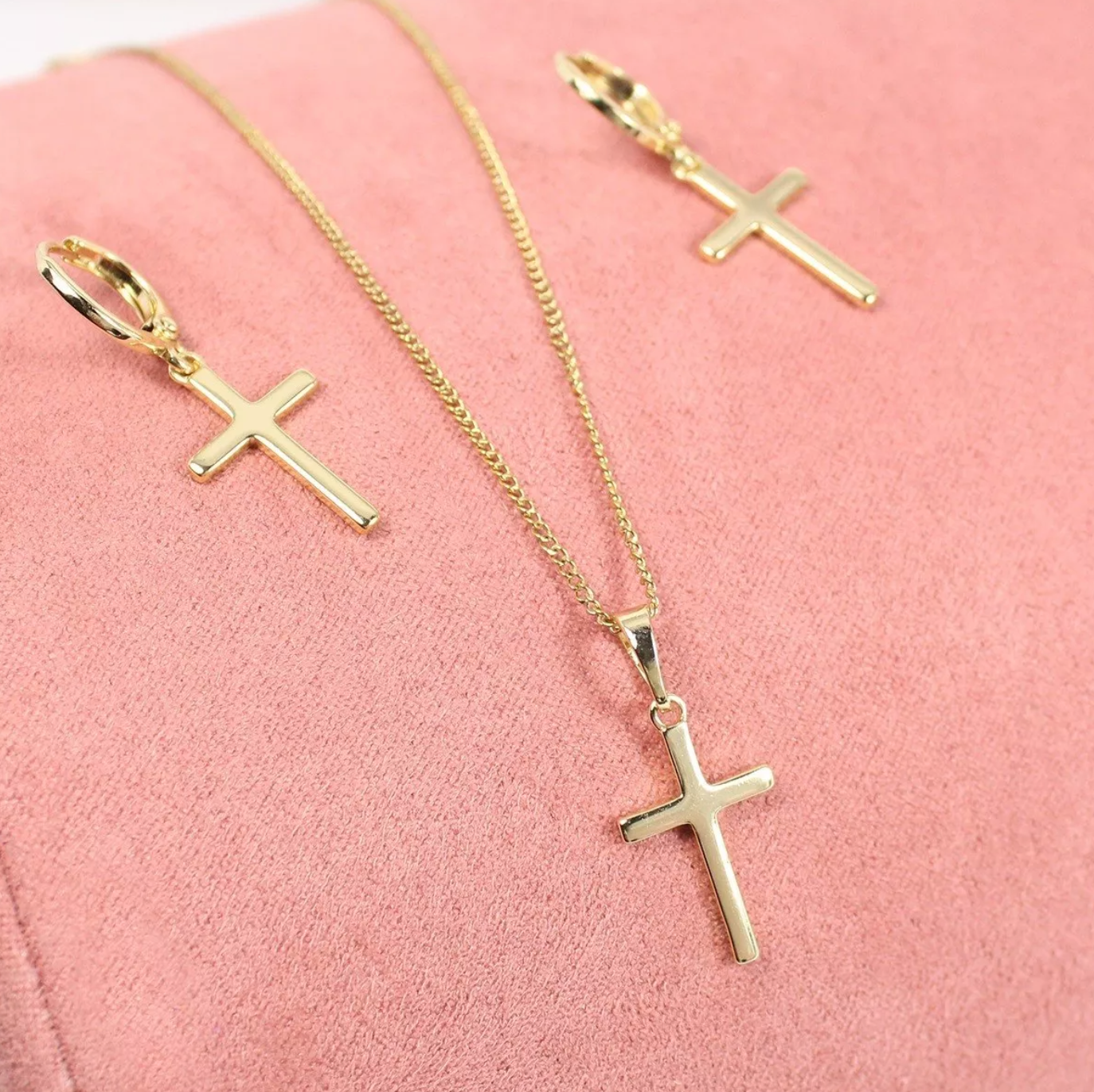 collar y aretes de cruz lisa pequeñas con cadena delgada para niños en oro 14k laminado