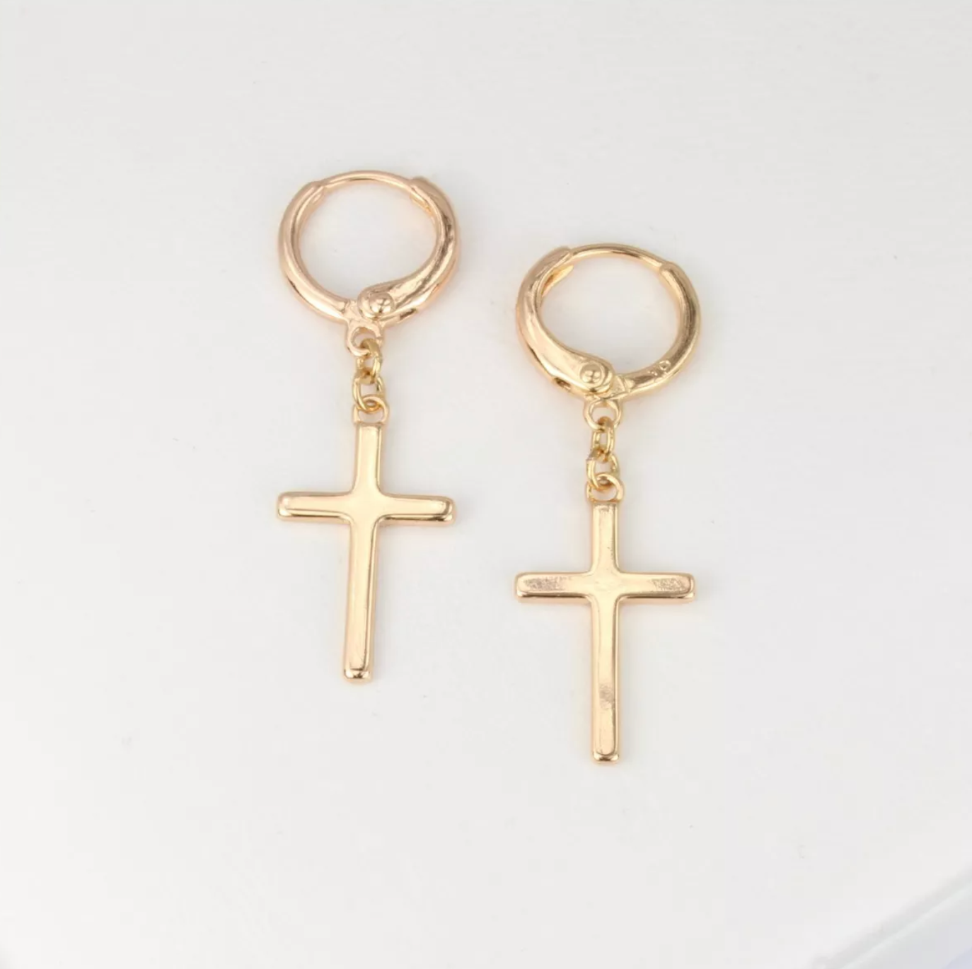 aretes pendientes colgantes de cruz lisos en oro laminado estilo unisex