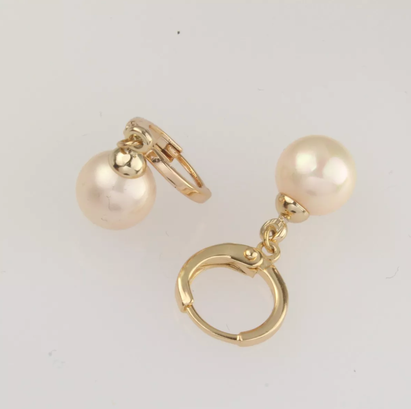 aretes largos colgantes con perlas finas para mujer en oro laminado 18k