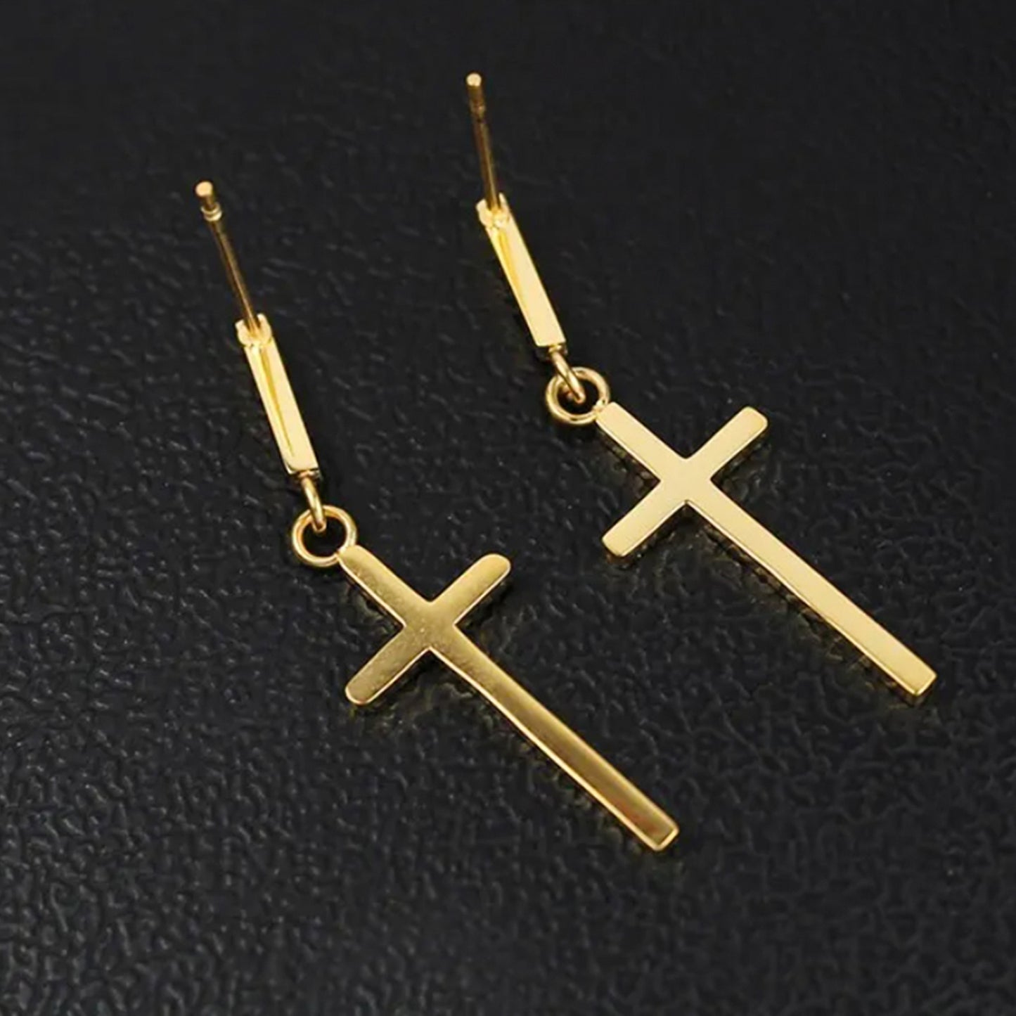 Aretes broquel de cruz colgante liso efecto espejo estilo unisex en oro laminado