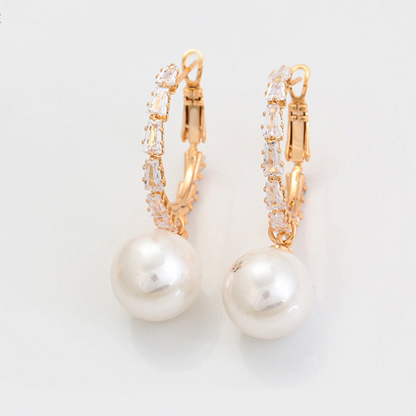 Aretes De Moda Largos De Perla Diamantados en oro laminado 14k