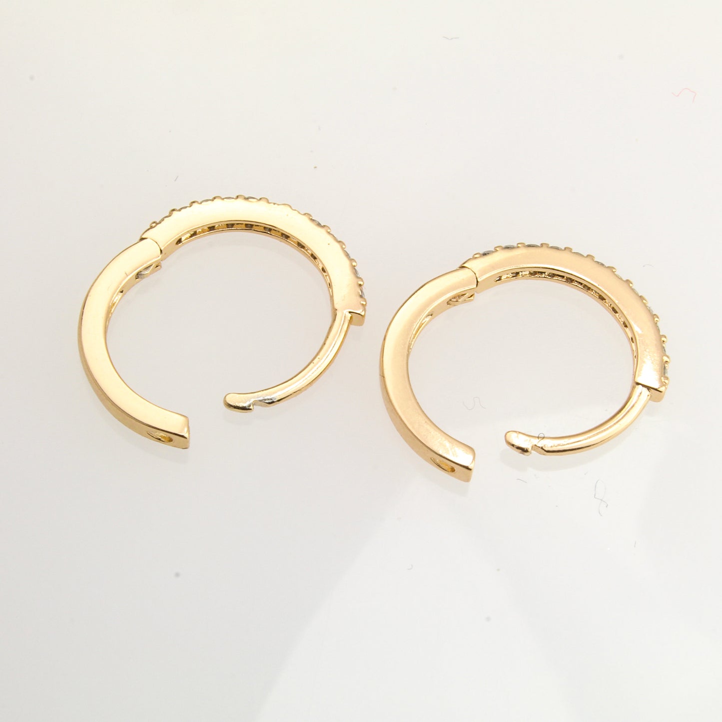 Aretes Arracaditas De Oro Laminado 18k Con Finos Cristales Para Mujer