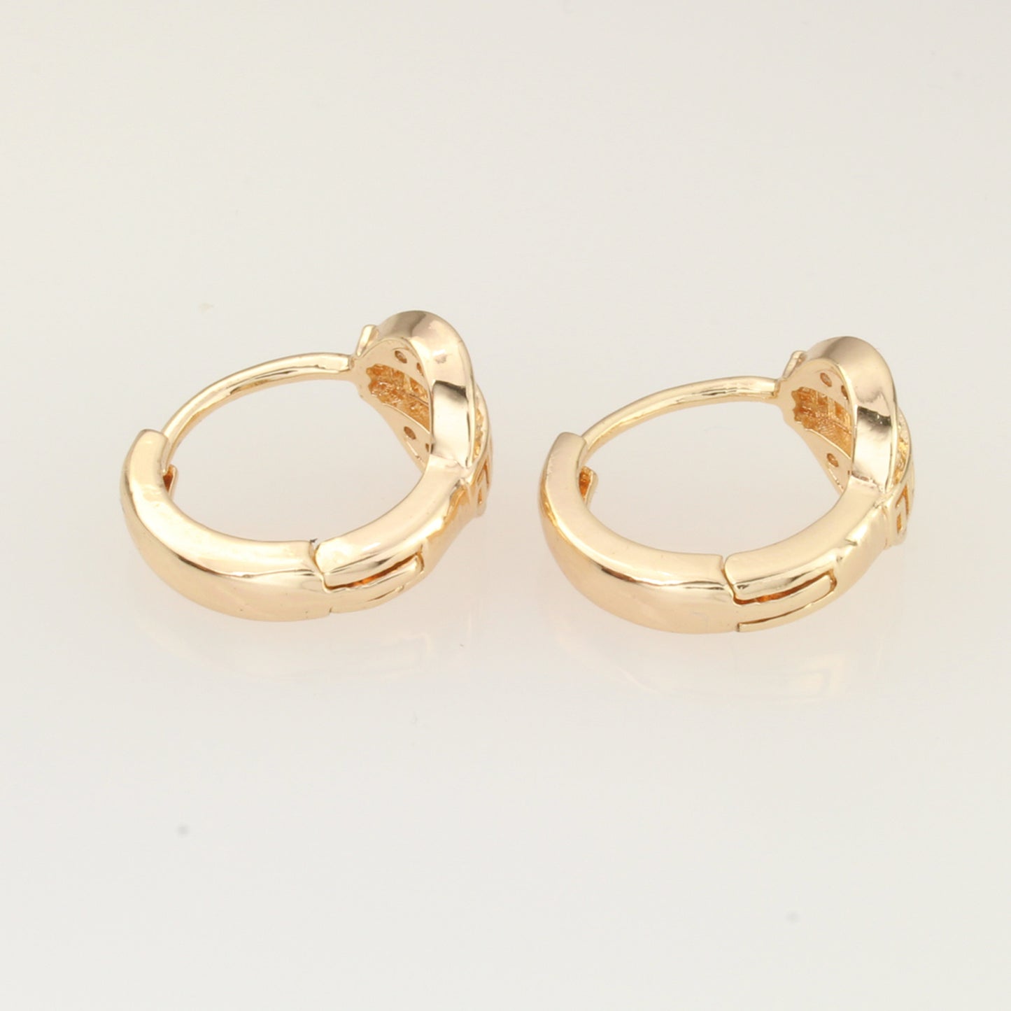 Aretes Arracadas Medianas En Oro Laminado Estilo Grecas Para Mujer